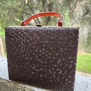 VTG 1950s Structured Handbag Dark Brown Circle Pattern Red Handle Clasp Textured